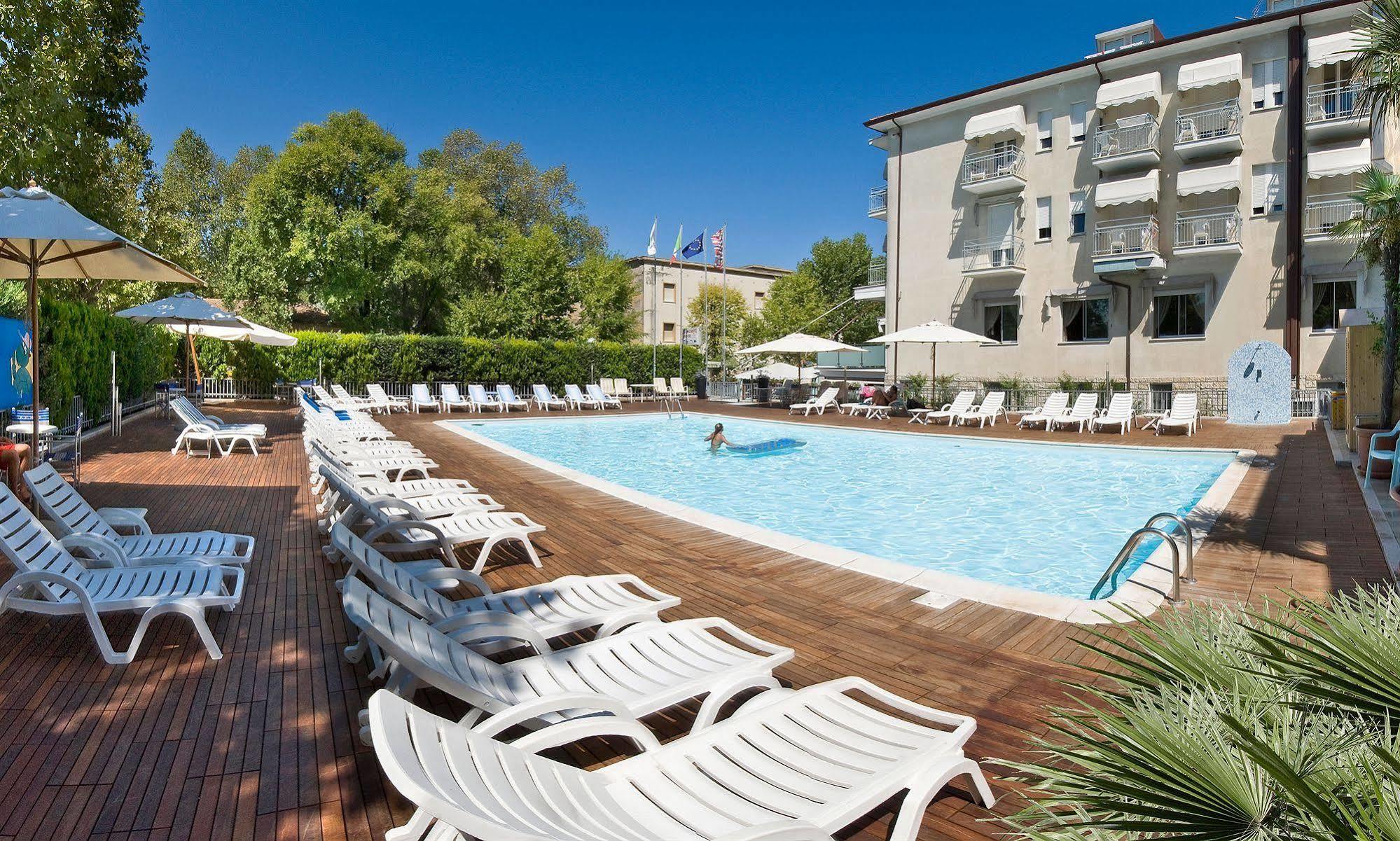 בלריה-איגאה מרינה Hotel St. Moritz מראה חיצוני תמונה
