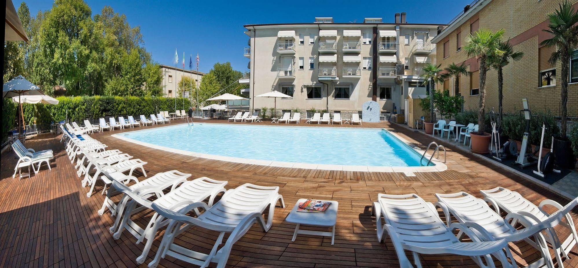 בלריה-איגאה מרינה Hotel St. Moritz מראה חיצוני תמונה